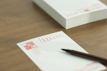 年賀状の結婚報告文例集 友人や親戚宛に書く一言は 結婚式出席のお礼は コトログ