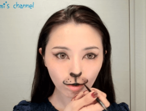 ハロウィン仮装 可愛い猫メイクのやり方は 100均で簡単に コトログ ハロウィン仮装 可愛い猫メイクのやり方は 100均で簡単に コトログ