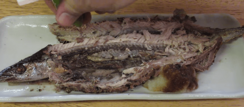さんまの塩焼きの内蔵や小骨の取り方 きれいな食べ方まとめ コトログ