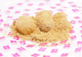 信玄餅の正しい食べ方は 冷やすと美味しい こぼさないための方法も コトログ