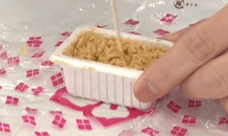 信玄餅の正しい食べ方は 冷やすと美味しい こぼさないための方法も コトログ