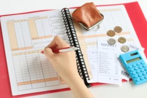 家計簿の書き方は 初心者でも見やすい項目など見本となる書き方の例をご紹介 コトログ