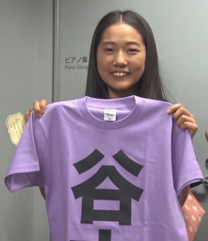 谷本安美のメンバーカラーのTシャツ
